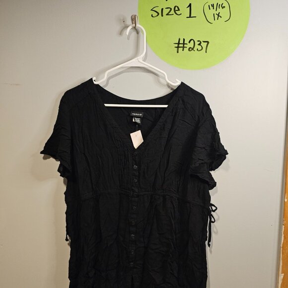 Torrid Flowy Button Up - Picture 1 of 10